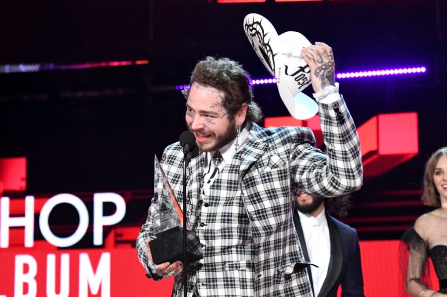 2019 American Music Awards - Roaming Show And Backstage