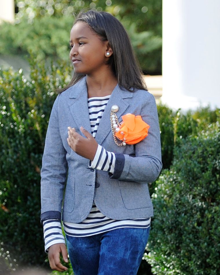 Sasha Obama Accompanies President Obama as He Pardons the Thanksgiving Turkey