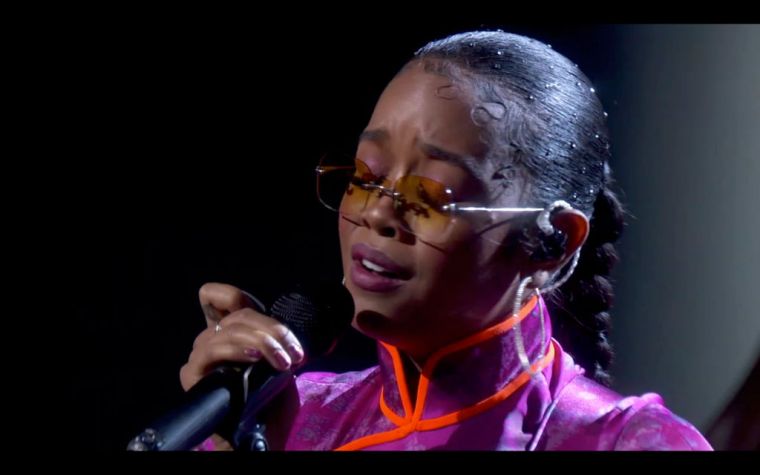 H.E.R. at the 72nd Annual Emmy Awards