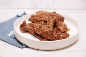 Smothered Turkey Wings with Caramelized Onions